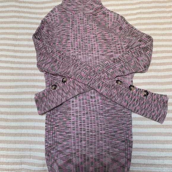 Turtle neck sweater - Picture 3 of 3